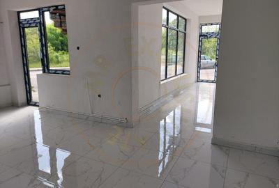 DE INCHIRIAT - renovat - parter si etajul 1 - stradal - 2