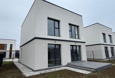 Casă individuală cu 5 camere în Tunari