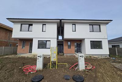 Duplex cu 5 camere în Moșnița Nouă