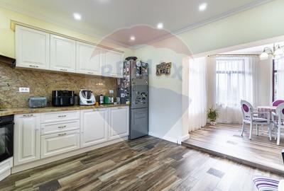 Casă spațioasă 350 mp utili, Teren 650 mp, Garaj subteran, Tractorul - 10