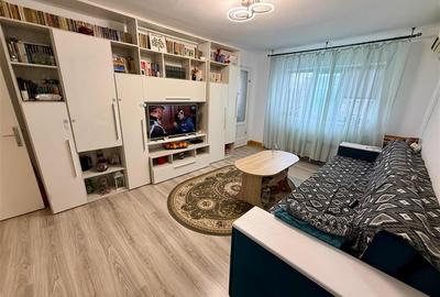 Apartament cu 3 camere decomandat în Podu Roș