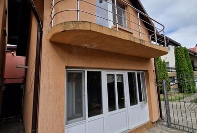 Apartament 2 camere de inchiriat la casa, zona Tractorul