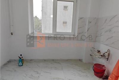 Apartament 3 camere cf 1 semidecomandat zona Micro 3 - 4