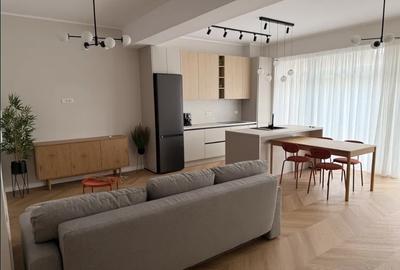 Apartament cu 3 camere semidecomandat, mobilat în Pipera