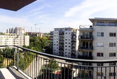 Apartament cu 3 camere decomandat în Păcii