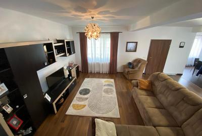 Casă cu 4 camere în Șelimbăr