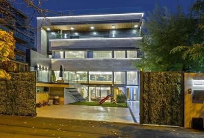 Luxury Lakeside Living: Turnkey villa with Outdoor Pool and Stunning View - 2