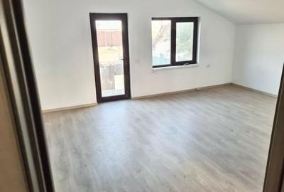 Navodari- casa p+m 4 dormitoare , living , 2 gr sanitare - 6