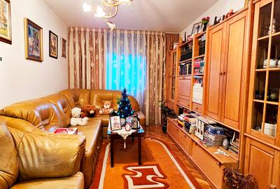 Apartament 3 camere decomandate,etaj 1,2 bai,2 balcoane,imbunatatit,Bd.Decebal