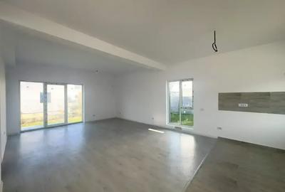 Casă cu 4 camere în Tunari