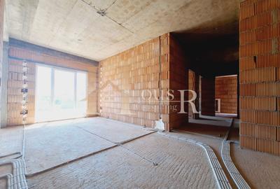 Apartament cu 3 camere decomandat în Girocului