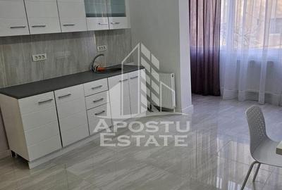 Apartament cu 3 camere semidecomandat, mobilat în Lipovei