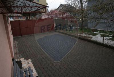 Casă de vânzare cu acces din două străzi in Alba Iulia, comision 0% - 13