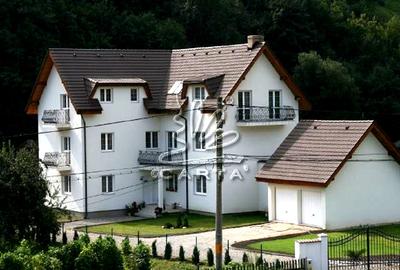 Vila de Vânzare lângă Castelul Bran – Oază de Liniște și Eleganță - 1