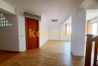 Apartament cu 4 camere semidecomandat în Ștefan cel Mare