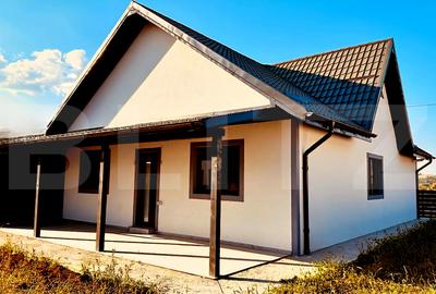 Casă individuală cu 4 camere în Exterior Vest