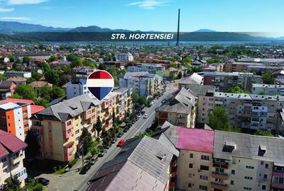 OCAZIE!!! Apartament cu 3 camere, 2 bai et. 2 Str. Hortensiei CENTRAL - 2