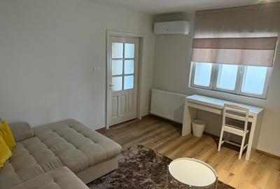 Inchiriez casa cu curte recent renovata B-dul Mamaia zona Universitate - 1