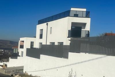 Casa individuala de vanzare, 138 mp ,zona Vivo - 19