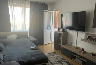 Apartament cu 3 camere decomandat, mobilat în Vlahuță