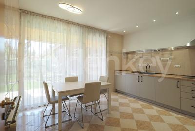Vila cocheta cu 6 camere, piscina comuna si loc de joaca - 7