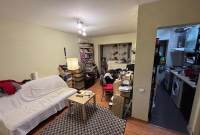 Garsonieră decomandată, mobilată în Titan