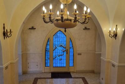 Casă individuală cu 15 camere în Victoriei