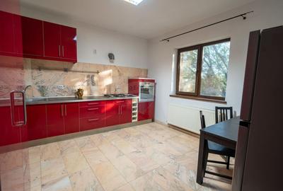 De vanzare casă  5 camere - 7