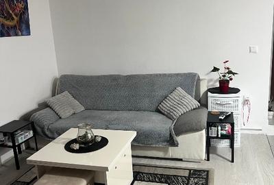 Apartament cu 3 camere semidecomandat, mobilat în Central