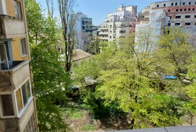 Apartament cu 2 camere semidecomandat, mobilat în Ultracentral