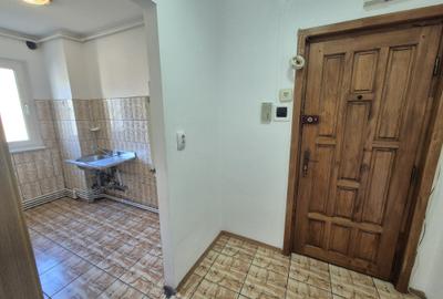 Vanzare Apartament 2 Camere semidecomandat Centrul Civic Str.Harmanului Etajul 3 - 11