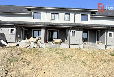 Casă cu 4 camere în Moșnița Veche