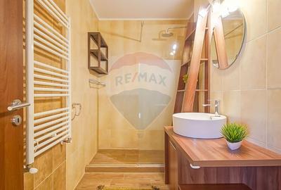 Apartament cu 3 camere semidecomandat, mobilat în Tractorul