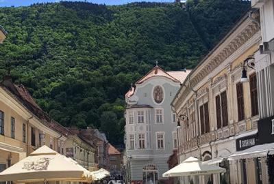 Apartament cu pod mansardabil in casa ingrijita - Piata Sfatului , Republicii - 1