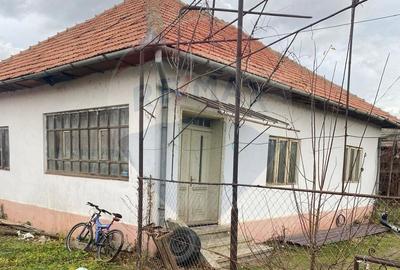 Casă cu 3 camere în Cislău