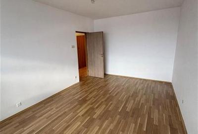 Apartament cu 3 camere decomandat în Berceni