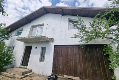 Casă cu 6 camere în 1 Decembrie