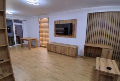 Apartament cu 2 camere semidecomandat, mobilat în Central