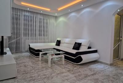 Apartament cu 3 camere semidecomandat în Calea Galați