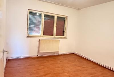 REPUBLICII zona CATEDRALEI 2camere decomandate, etaj4-acoperis! - 4