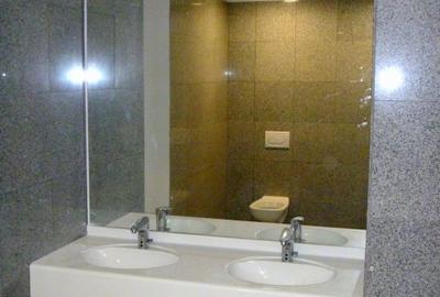 Spatiu birouri de inchiriat -  1/2 din etajul 1 + locuri de parcare - 7