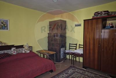 Casă de vânzare cu 4 camere si anexe in  Horgești-Recea - 4