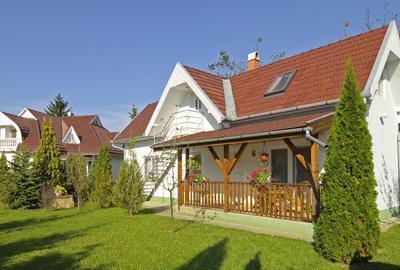 În Gyula, două proprietăți imobiliare de vânzare în zona turistică - 2