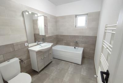 Casă modernă cu living spectaculos - 11