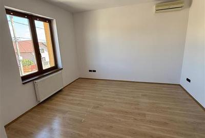 De inchiriat spatiu birouri, 10 birouri , 4 bai, garaj, 4 bai si teren 10 arii,S - 10