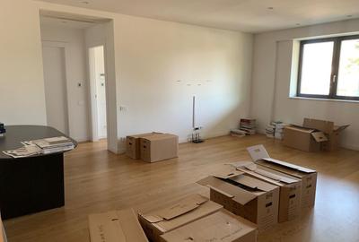 Birou, de 54.4 mp, în Aviației