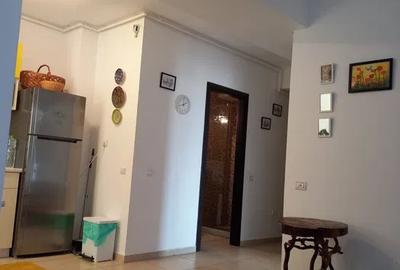 Apartament cu 2 camere semidecomandat, mobilat în Central