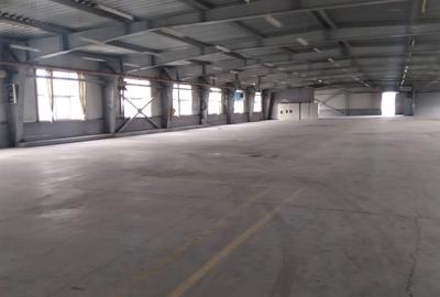 Inchiriez hala Bd. Timisoara 2231 mp, toate utilitatile, teren 3000 mp - 7