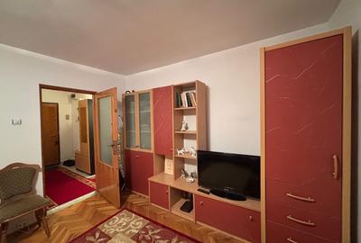 Proprietar vand apartament 3 camere, parter inalt, zona linistita - 1