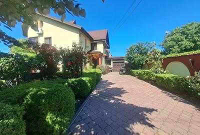 Casa individuala cu piscina. P+1+M. zona foarte buna - 55